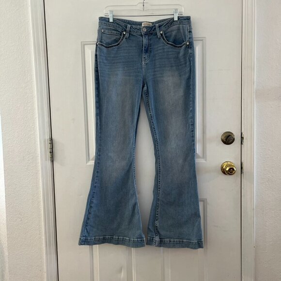 Shyanne Blue LIght-Wash Mid-Rise Signature Embroidery Flare Jeans Sz 33W x 32L - Picture 1 of 8